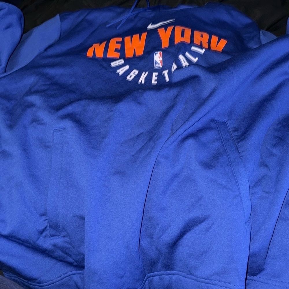New York Knicks NBA / Nike hoodie Dri-Fit new tags